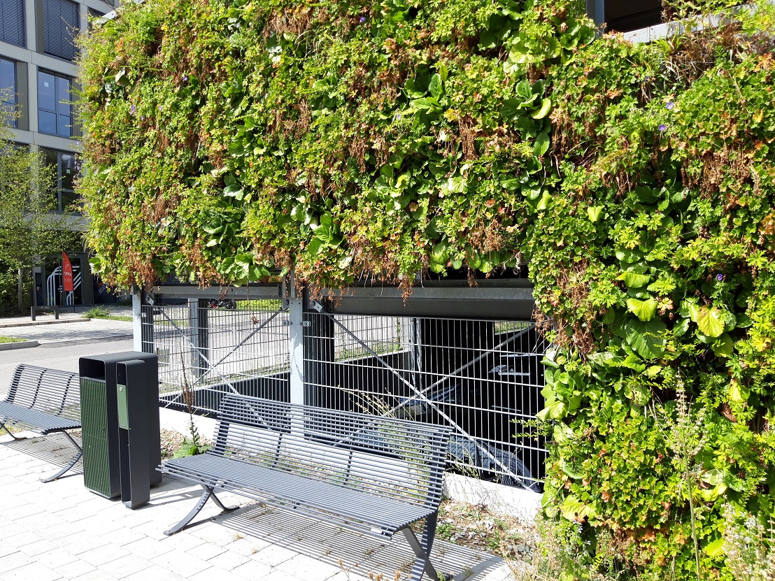Fassadenbegrünung Parkhaus Augsburg - Bayern - planen, pflanzen, kaufen, bauen - Green-Management Fassadenbegruenung Parkhaus Augsburg Bayern planen pflanzen kaufen bauen green management